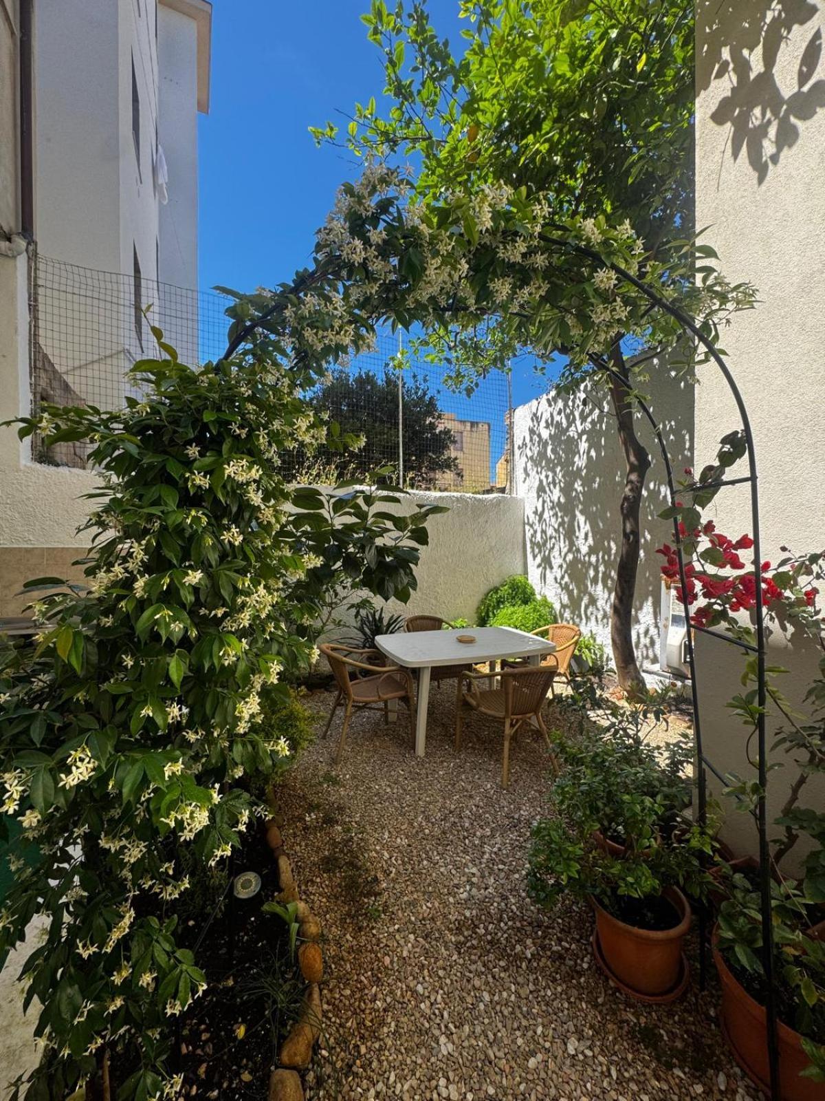 Flowered House With Garden Алгеро Екстериор снимка